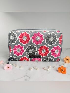 Vera Bradley Blossoms Faux Leather Accordion
Wallet/NWOT